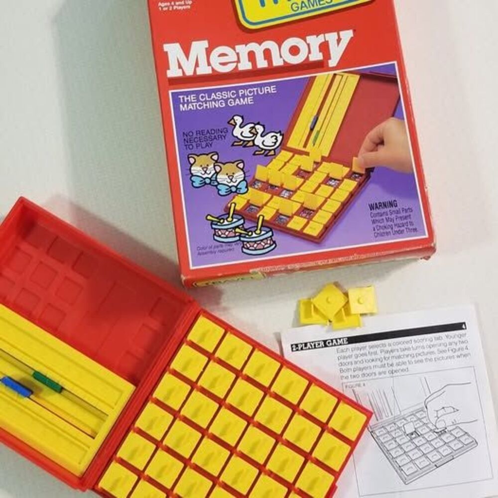 Vintage 1989 Milton Bradley MB Memory Travel Game & Box Picture Matching 4 & up